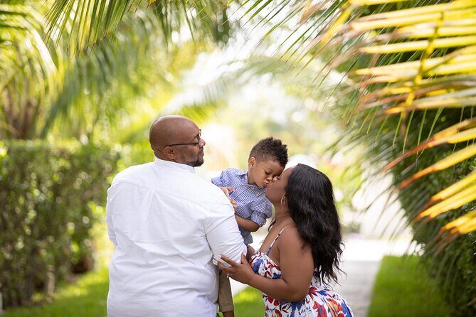 1 Hour Private Professional Portraits in Grace Bay Beach - Renau Destine Photography and a clean 1-hour portrait plan