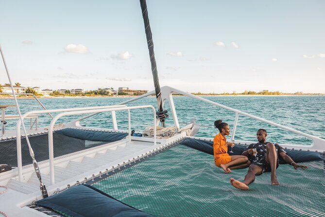 Deluxe Sunset and Saxophone Sail on Luxury Lady Grace Catamaran - The open bar and champagne welcome: easygoing, not complicated