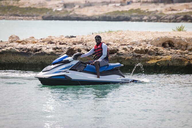 Jet Ski Adventure in Crystal Waters of Turks and Caicos - Safety First: Training, Gear, and the Reality of Wind