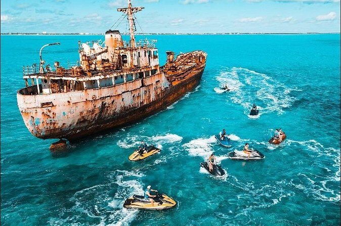 Jet Skiing around La famille ship and smaller pristine cays - Your Guide Matters More Than You Think (Eel, Alex, Bryson, Carl)