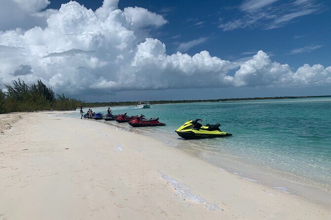 Lunch Seafari to pristine cays, shipwreck and lunch at TIKI BAR - Group size and guide attention: you’ll feel it in the details