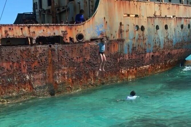 Private Boat Island Hopping & Snorkeling in Turks & Caicos 4Hrs - Pickup, mobile ticket, and keeping the start smooth