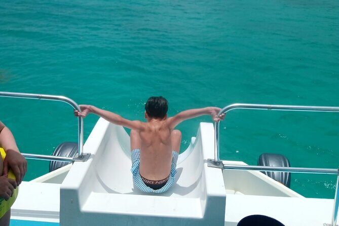Private Boat Tour with Snorkeling and Beach BBQ - The beach BBQ lunch and open rum bar setup