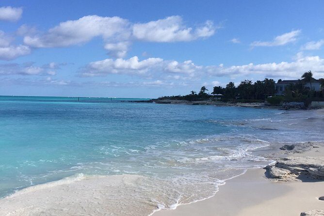 Providenciales Unmissable Sightseeing Tour - Snacks, rum punch, and the little comforts that keep things fun